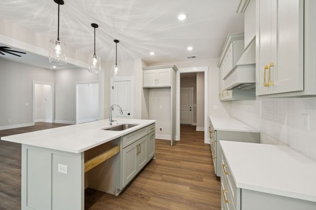 330 Thoroughbred Ln, Hartsville, TN 37074