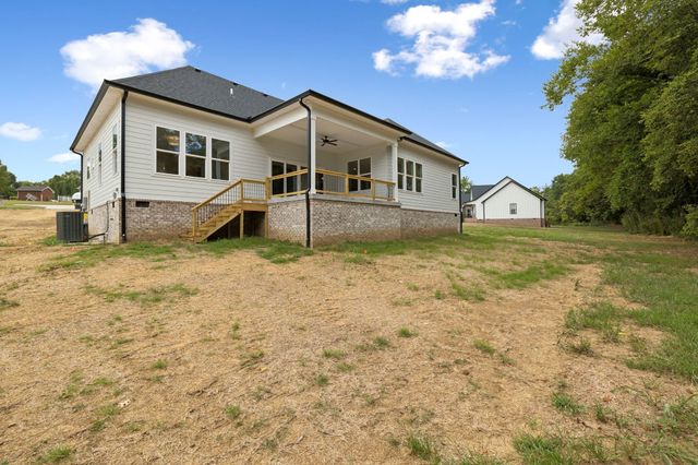 330 Thoroughbred Ln, Hartsville, TN 37074