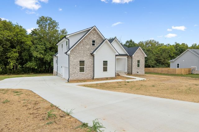 330 Thoroughbred Ln, Hartsville, TN 37074