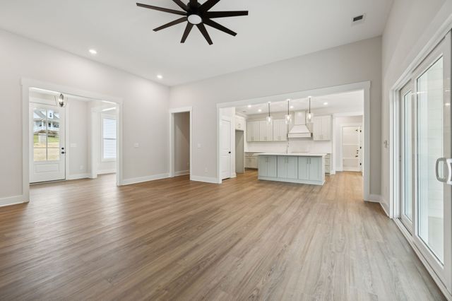 330 Thoroughbred Ln, Hartsville, TN 37074