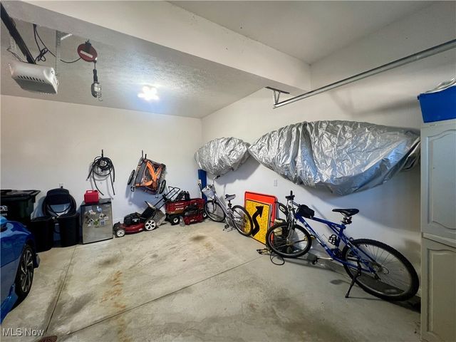 824 Wildberry Circle, Avon Lake, OH 44012