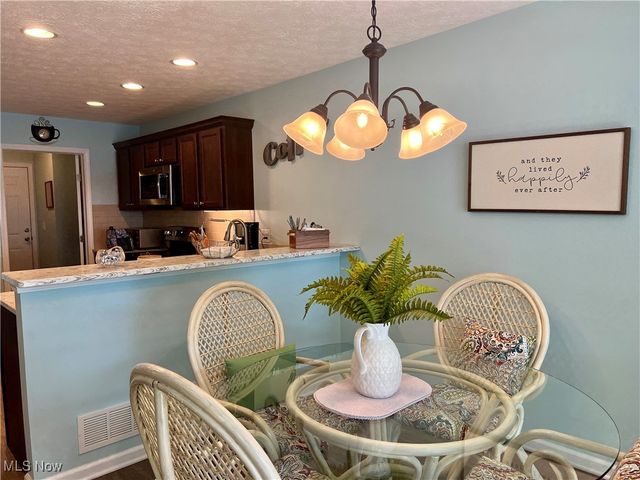 824 Wildberry Circle, Avon Lake, OH 44012