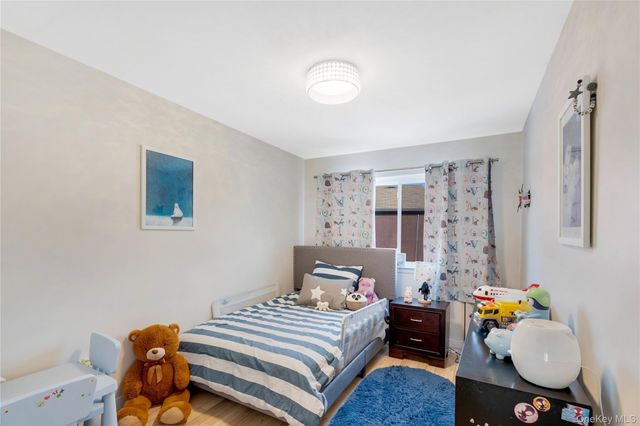 929 West Fingerboard Road, Staten Island, NY 10304