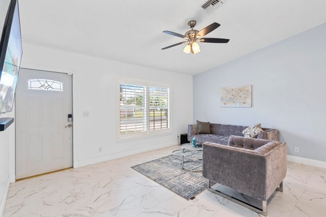812 NW 6th Avenue, Boynton Beach, FL 33426