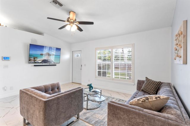 812 NW 6th Avenue, Boynton Beach, FL 33426