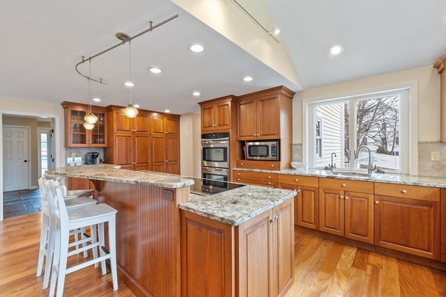 18 Robert Rd, Stow, MA 01775