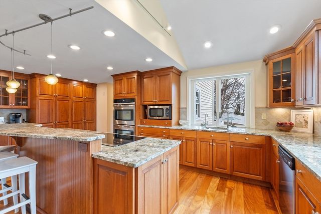 18 Robert Rd, Stow, MA 01775