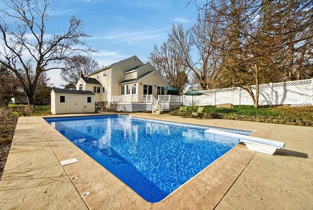 18 Robert Rd, Stow, MA 01775