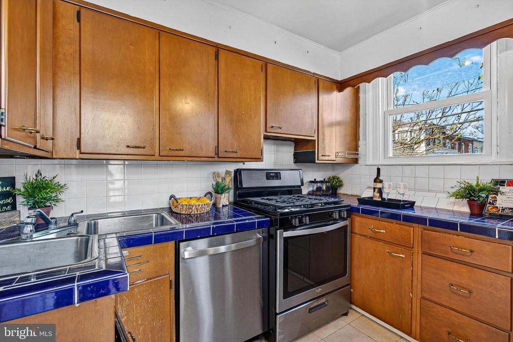 Image 9 of property listing at 3628 ELKADER RD, Baltimore, MD 21218