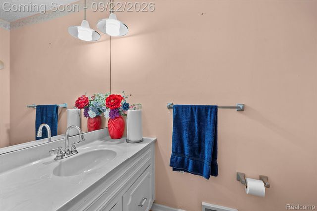 21430 Winchester Street, Southfield, MI 48076