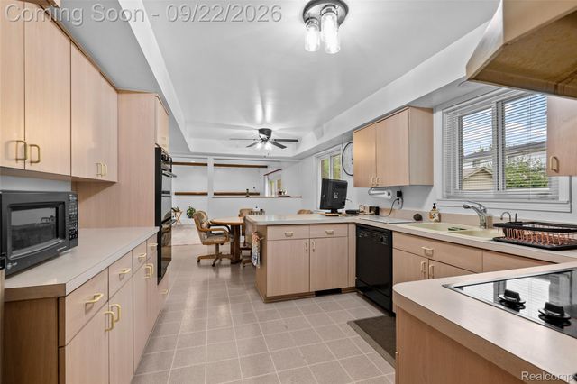 21430 Winchester Street, Southfield, MI 48076