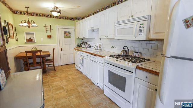 695 Ramapo Valley Road, Oakland, NJ 07436