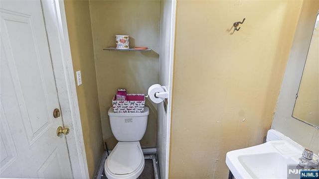 695 Ramapo Valley Road, Oakland, NJ 07436