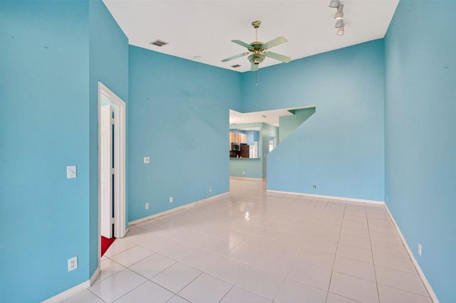 6374 Park Lake Circle, Boynton Beach, FL 33437