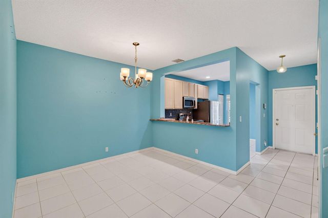 6374 Park Lake Circle, Boynton Beach, FL 33437