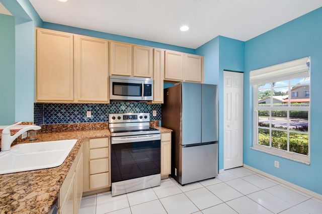 6374 Park Lake Circle, Boynton Beach, FL 33437