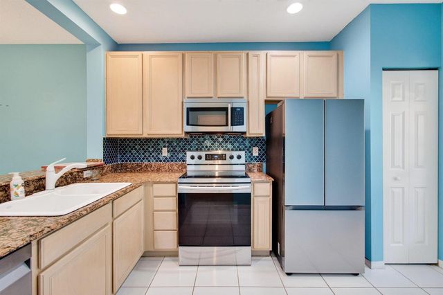 6374 Park Lake Circle, Boynton Beach, FL 33437