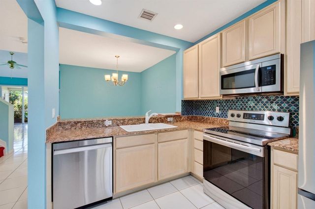 6374 Park Lake Circle, Boynton Beach, FL 33437