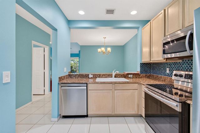 6374 Park Lake Circle, Boynton Beach, FL 33437