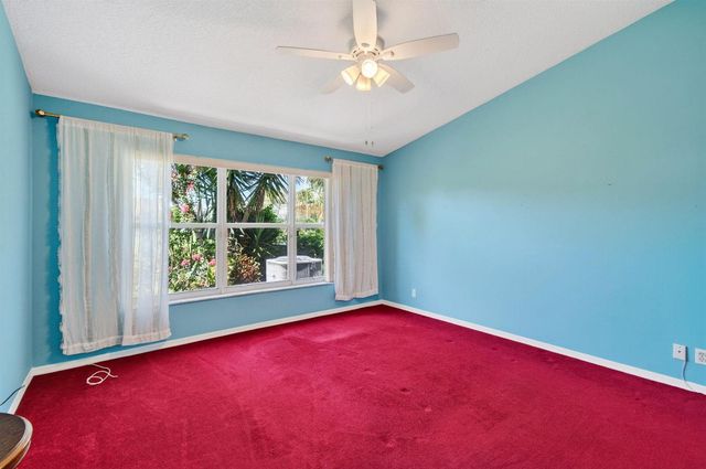 6374 Park Lake Circle, Boynton Beach, FL 33437