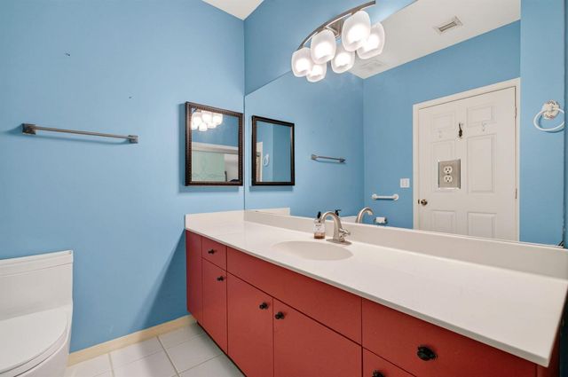 6374 Park Lake Circle, Boynton Beach, FL 33437
