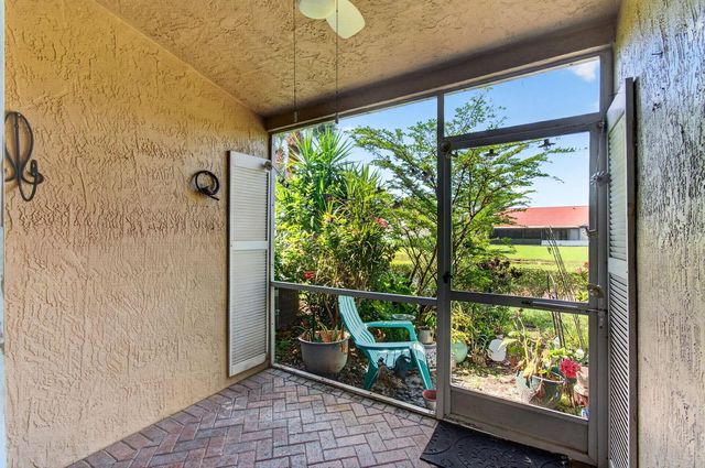 6374 Park Lake Circle, Boynton Beach, FL 33437