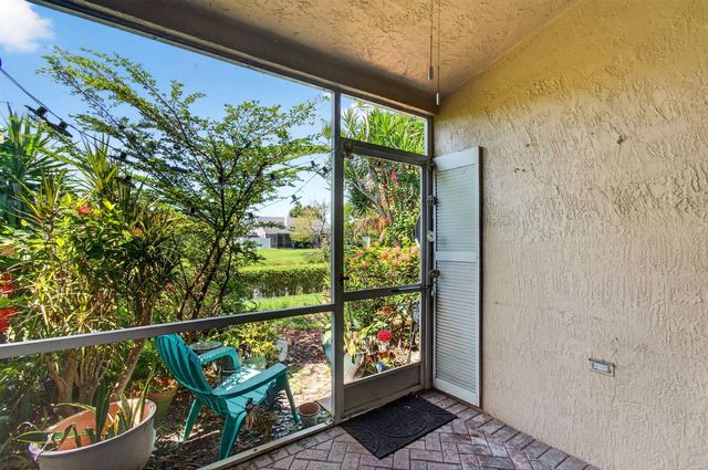 6374 Park Lake Circle, Boynton Beach, FL 33437