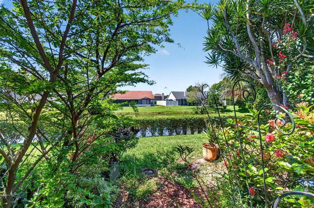 6374 Park Lake Circle, Boynton Beach, FL 33437