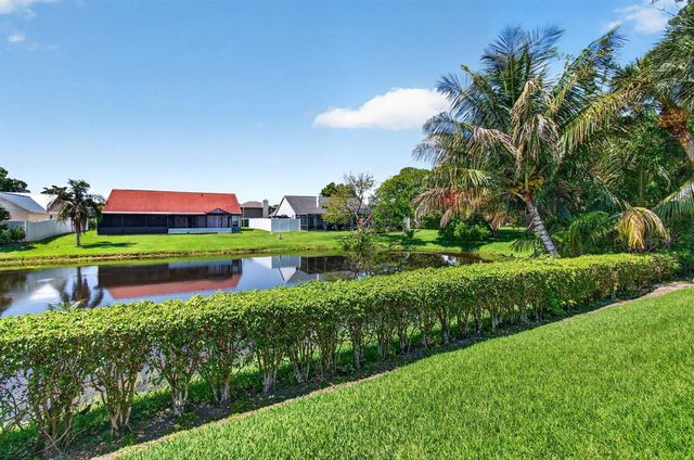 6374 Park Lake Circle, Boynton Beach, FL 33437