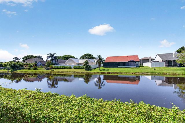 6374 Park Lake Circle, Boynton Beach, FL 33437