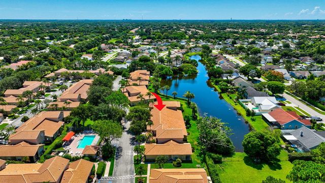 6374 Park Lake Circle, Boynton Beach, FL 33437