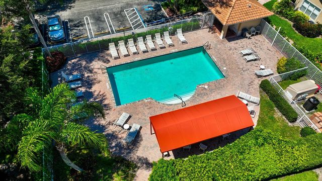 6374 Park Lake Circle, Boynton Beach, FL 33437