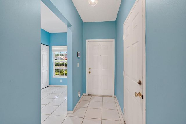 6374 Park Lake Circle, Boynton Beach, FL 33437