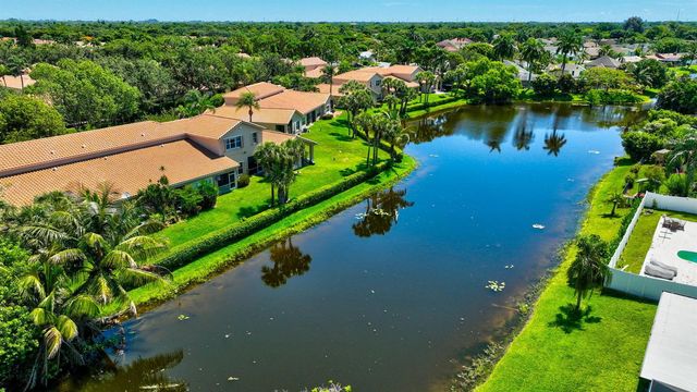 6374 Park Lake Circle, Boynton Beach, FL 33437