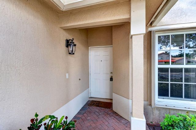 6374 Park Lake Circle, Boynton Beach, FL 33437