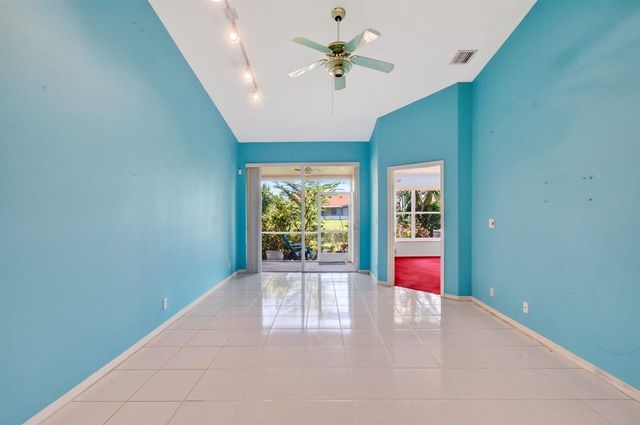 6374 Park Lake Circle, Boynton Beach, FL 33437