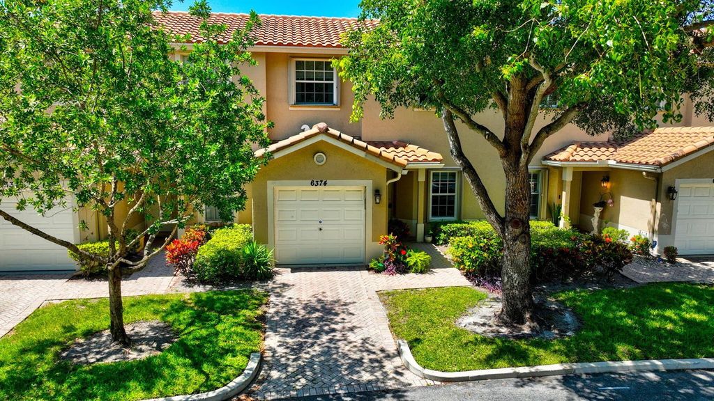 6374 Park Lake Circle, Boynton Beach, FL 33437
