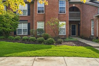 28067 Carlton Way Drive, Novi, MI 48377