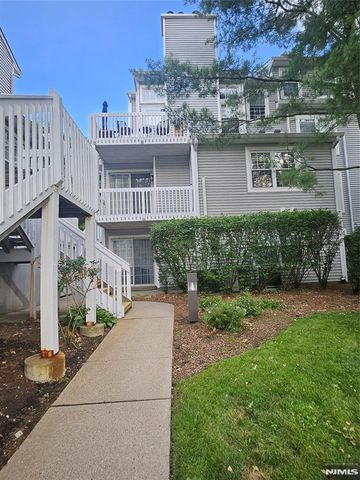 2 Fox Run Drive, Englewood, NJ 07631