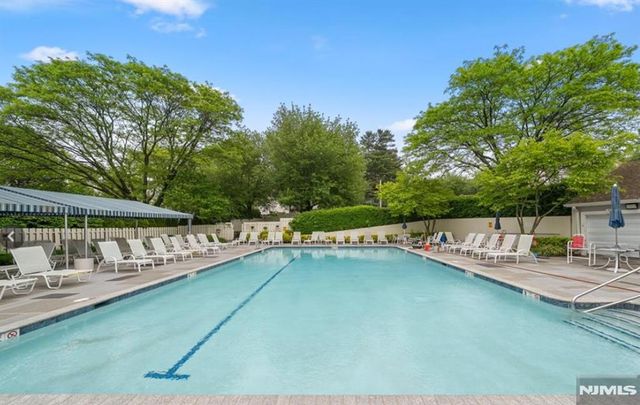 2 Fox Run Drive, Englewood, NJ 07631