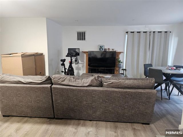 2 Fox Run Drive, Englewood, NJ 07631