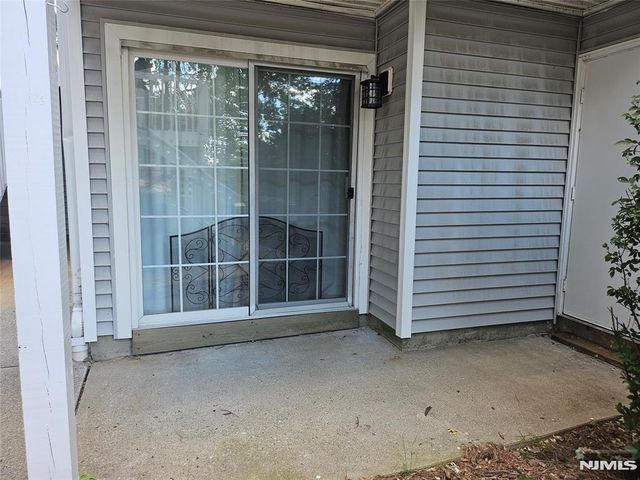 2 Fox Run Drive, Englewood, NJ 07631