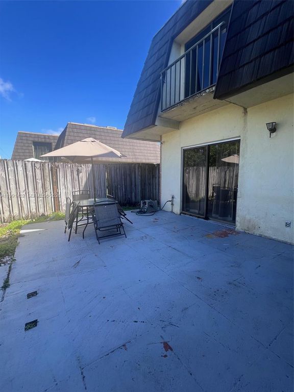 Image 2 of property listing at 4681 Cherry Rd, West Palm Beach, FL 33417