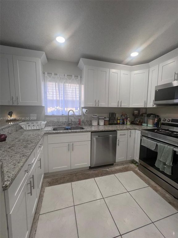 Image 9 of property listing at 4681 Cherry Rd, West Palm Beach, FL 33417