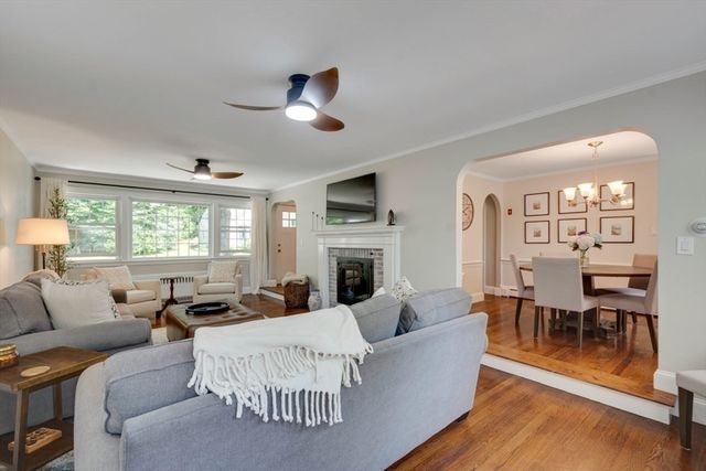 70 Berwick Pl, Norwood, MA 02062