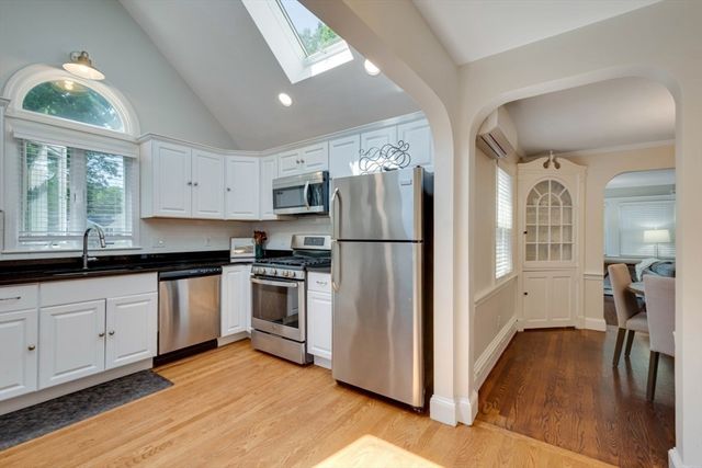70 Berwick Pl, Norwood, MA 02062