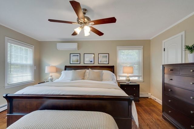 70 Berwick Pl, Norwood, MA 02062