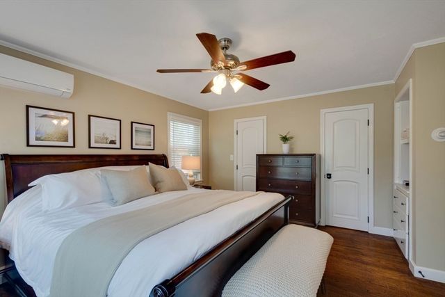 70 Berwick Pl, Norwood, MA 02062