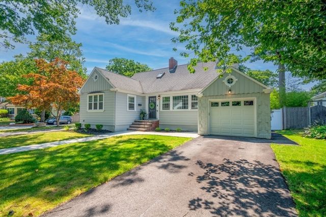 70 Berwick Pl, Norwood, MA 02062