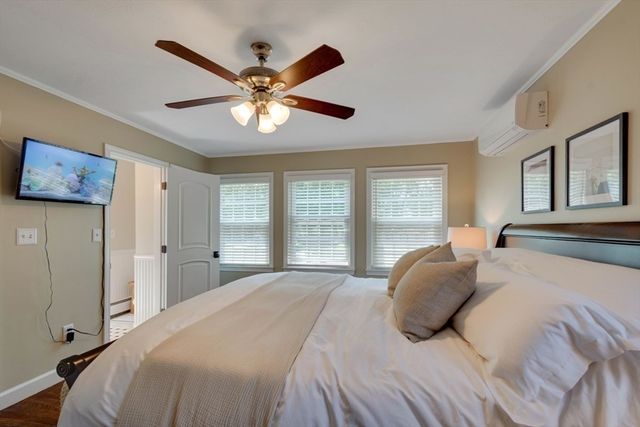 70 Berwick Pl, Norwood, MA 02062